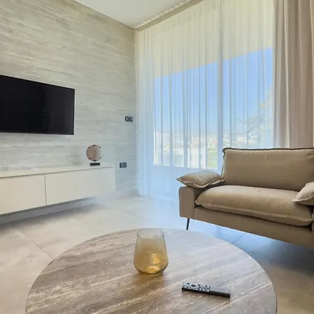 Malberry Park 301 - Modern 2 Bedroom With Pool, Gym, Jaccuzi Διαμέρισμα Πάφος