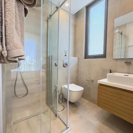Malberry Park 301 - Modern 2 Bedroom With Pool, Gym, Jaccuzi Διαμέρισμα Πάφος